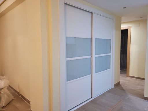 ARMARIO EMPOTRADO LACADO