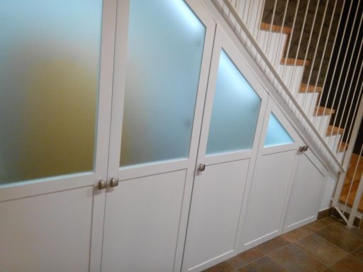 ARMARIO ESCALERA LACADO