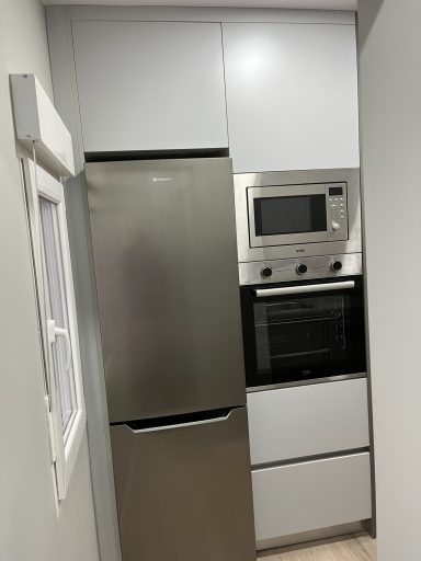 MICRO Y HORNO INTEGRADO EN TORRE