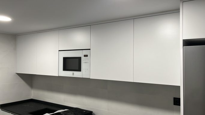 MICRO INTEGRADO EN MUEBLE ALTO