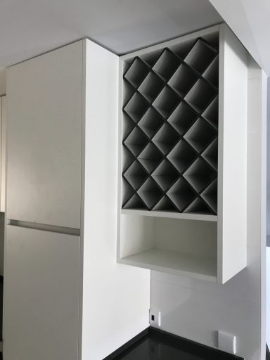 BOTELLERO EN DIAGONAL INTEGRADO COCINA