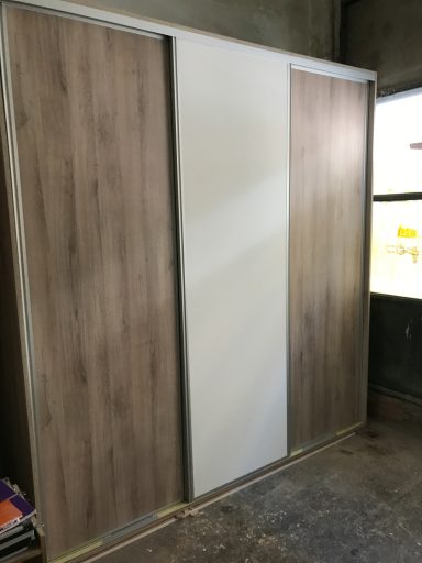 ARMARIO LACADO BLANCO Y MADERA